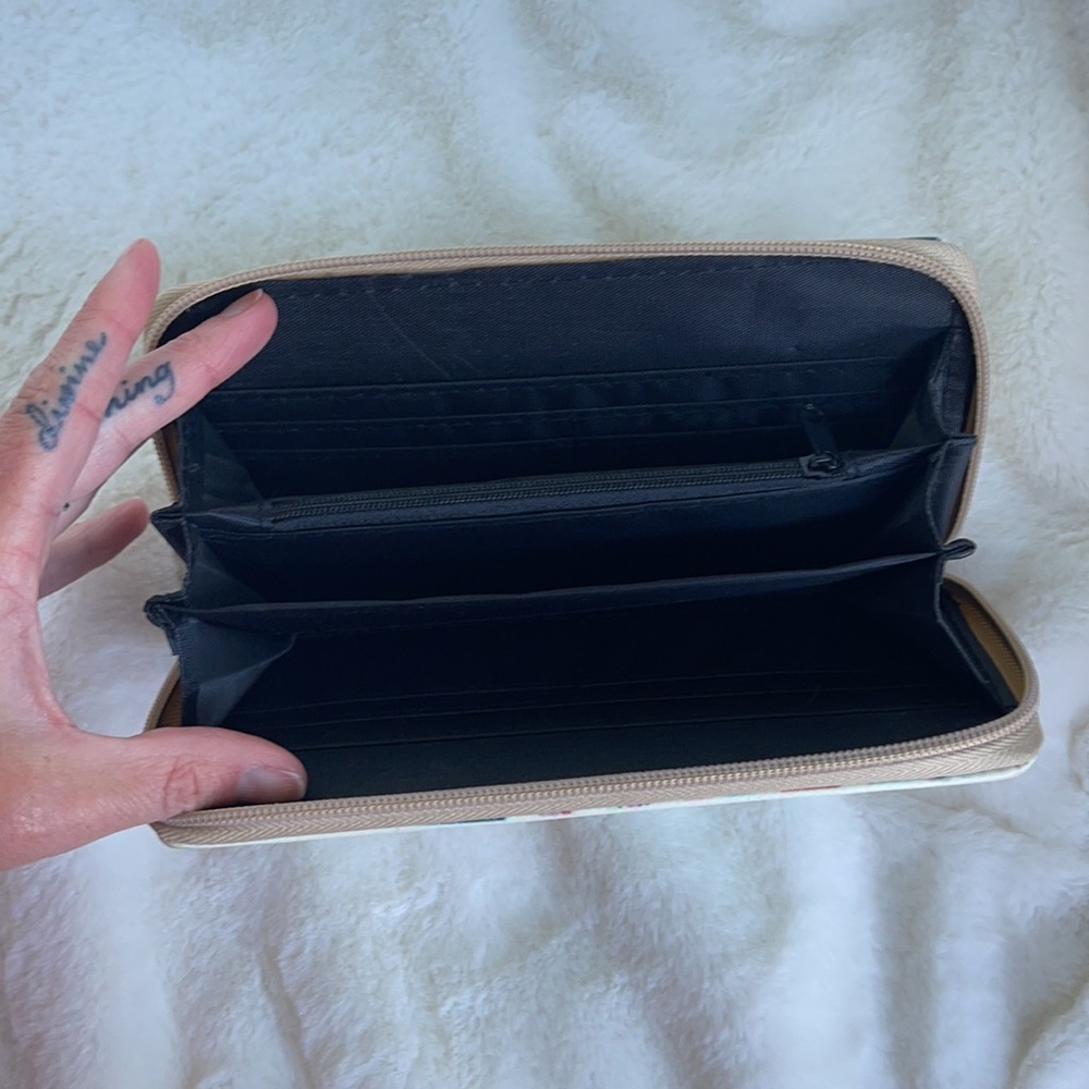 ❗️DONATED❗️EUC- FLORAL CHEVRON SYMBOL CLUTCH ZIPPER WALLET - Picture 3 of 11